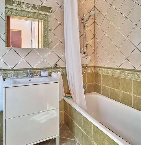 Апартаменты Pearl Of Windsor Park Адехе